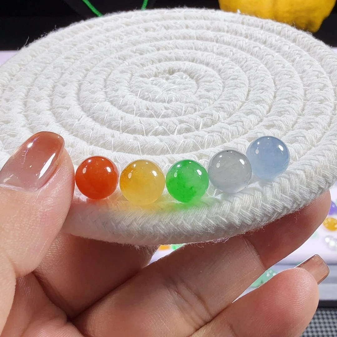 翡翠未镶嵌颈饰多样性发其一