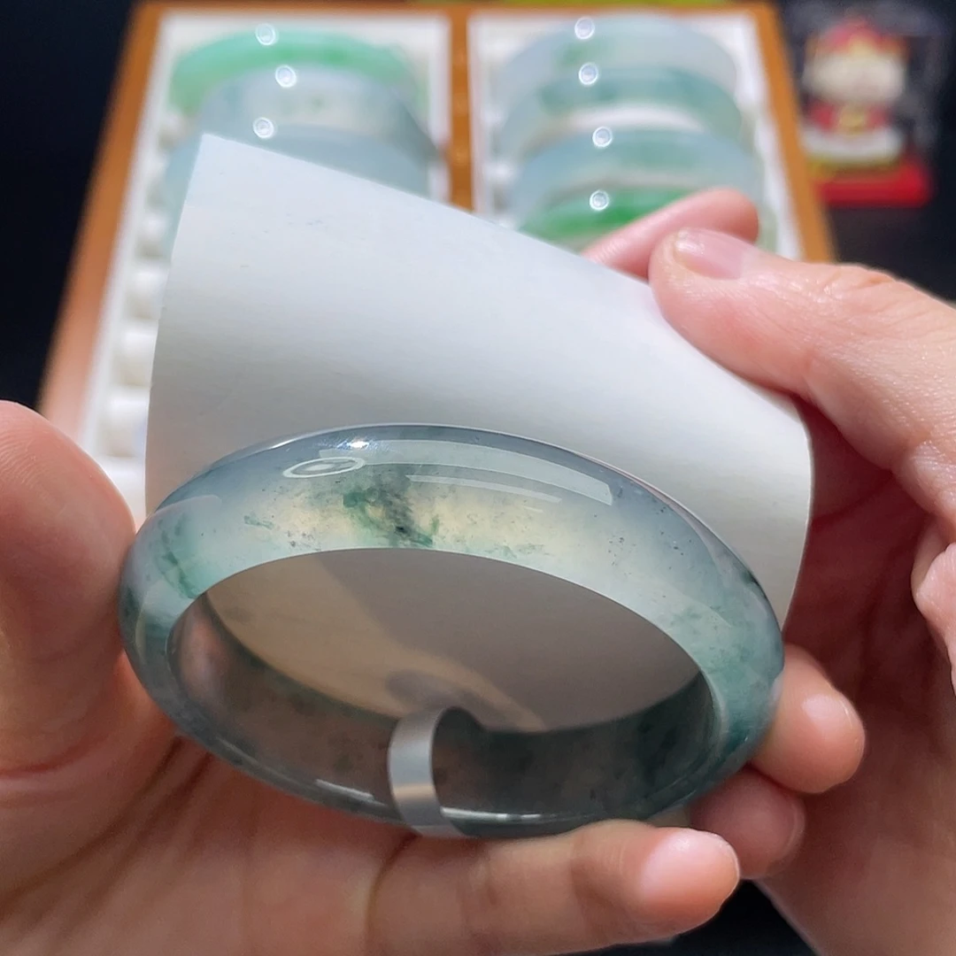 翡翠未镶嵌手镯52.5贵妃高冰乌鸡飘花～强推