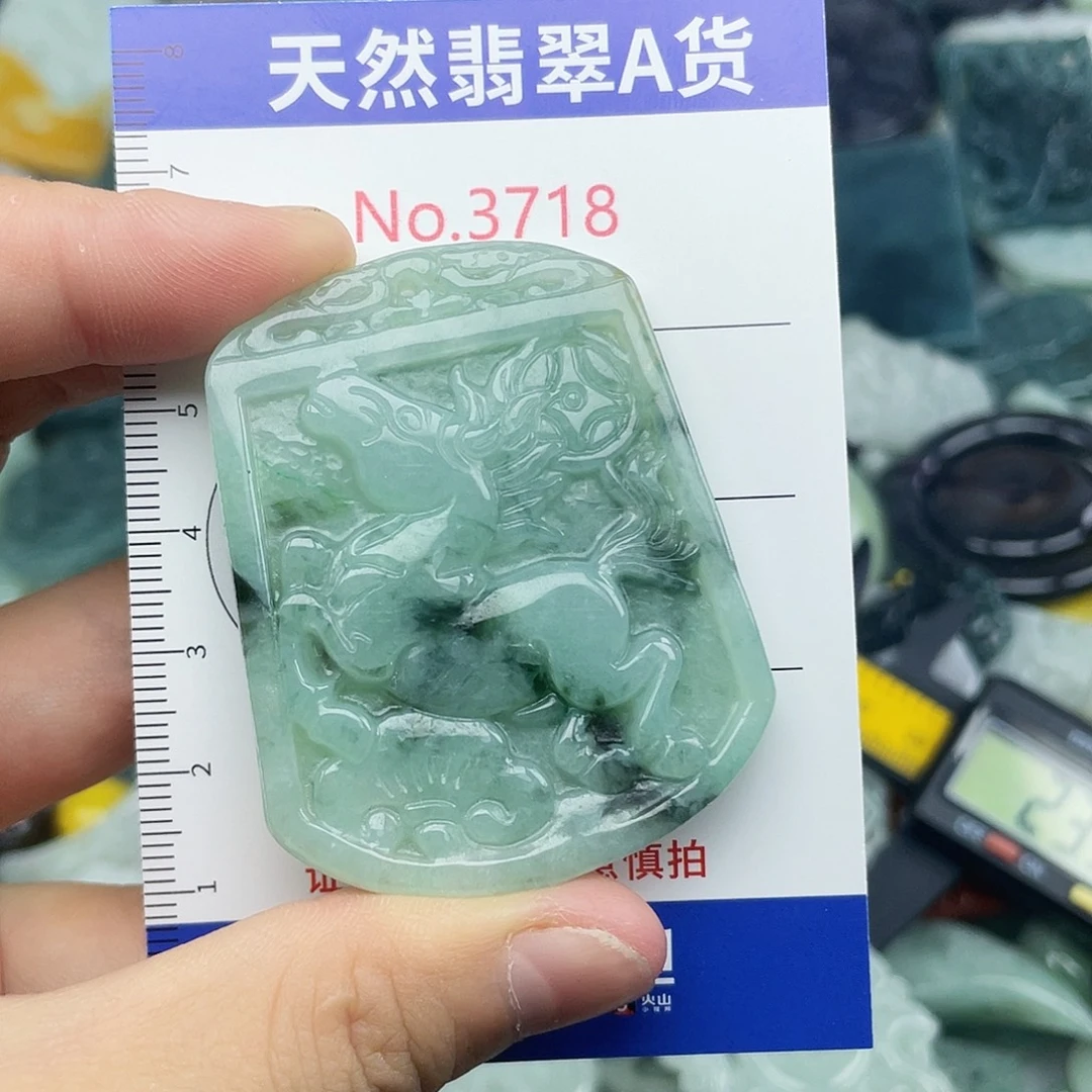 翡翠未镶嵌挂件3718