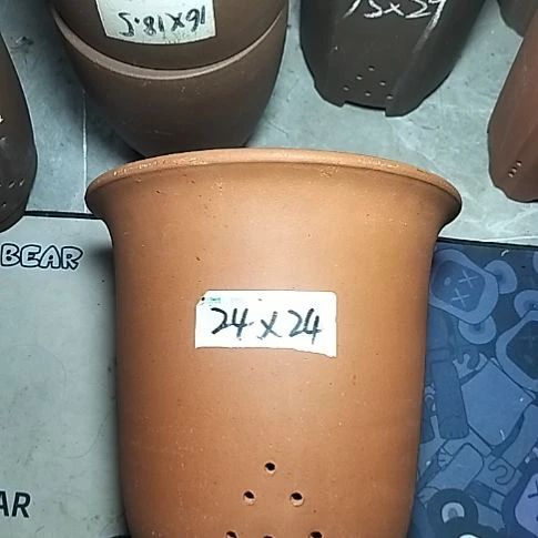 红泥特大金钟一个