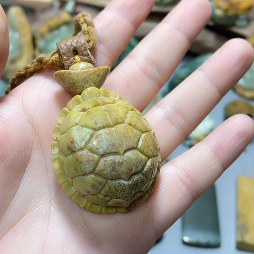 【闪购商品】岫岩河磨玉（透闪石质玉）把件未镶嵌胡***?