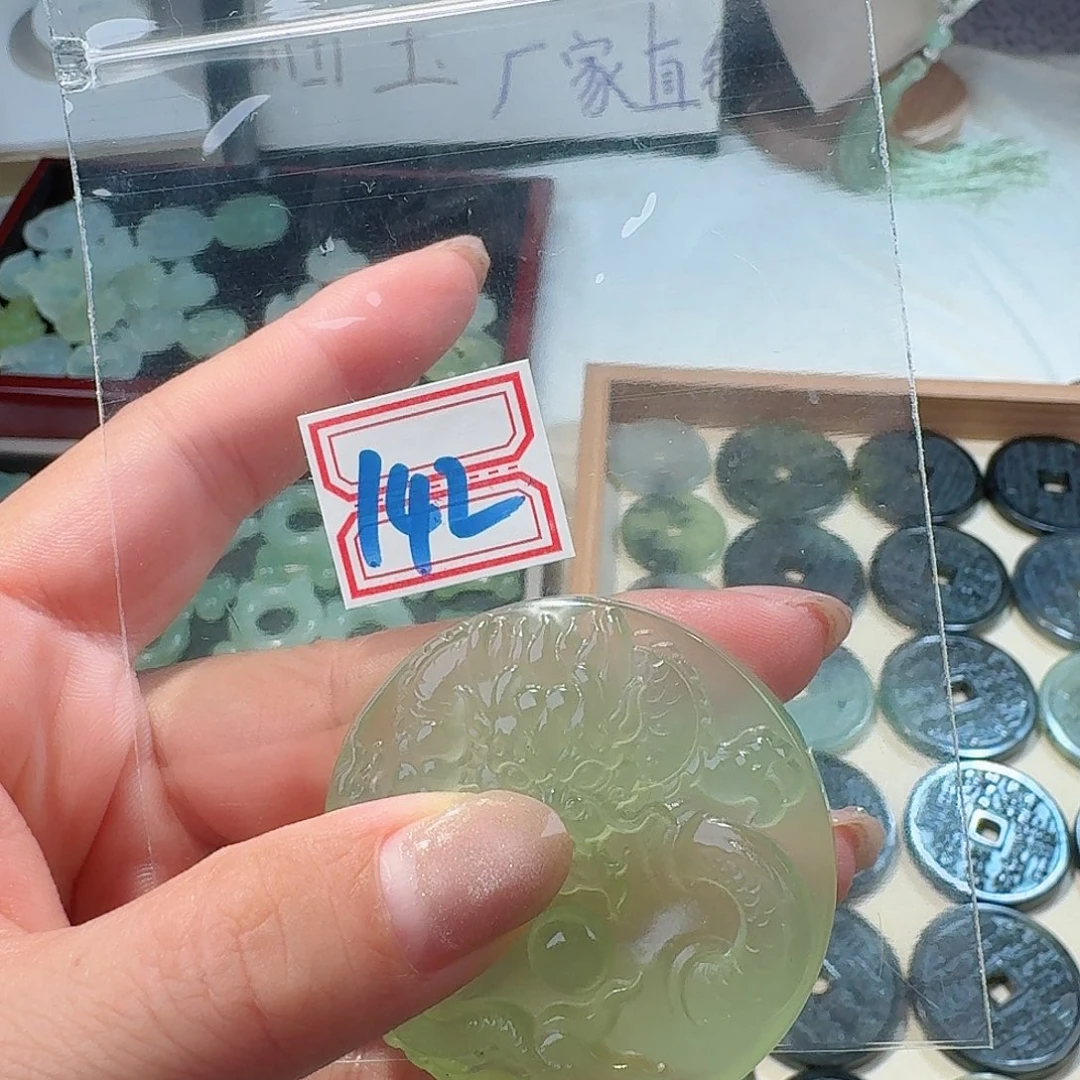 蛇纹石玉颈饰合金精美礼品
