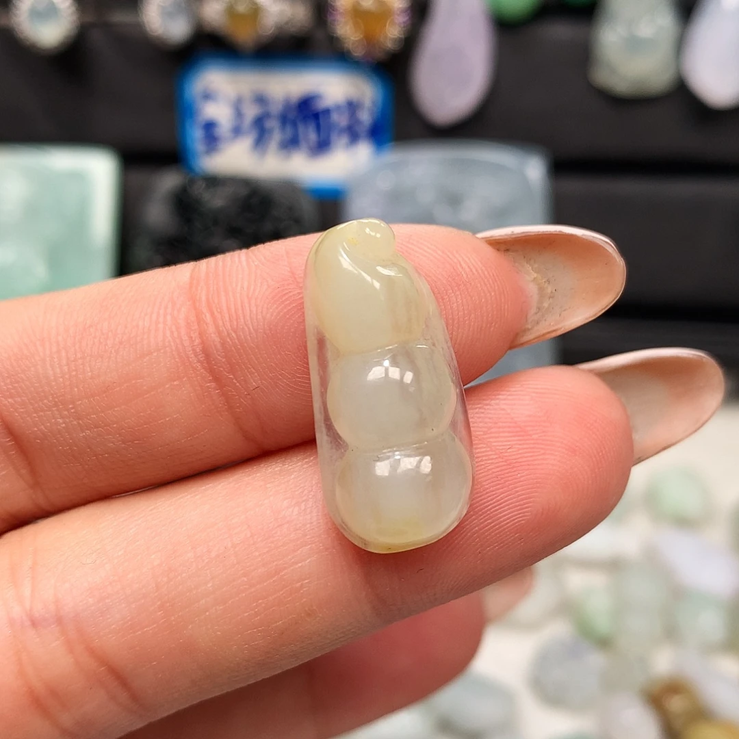 翡翠未镶嵌颈饰黄翡福豆