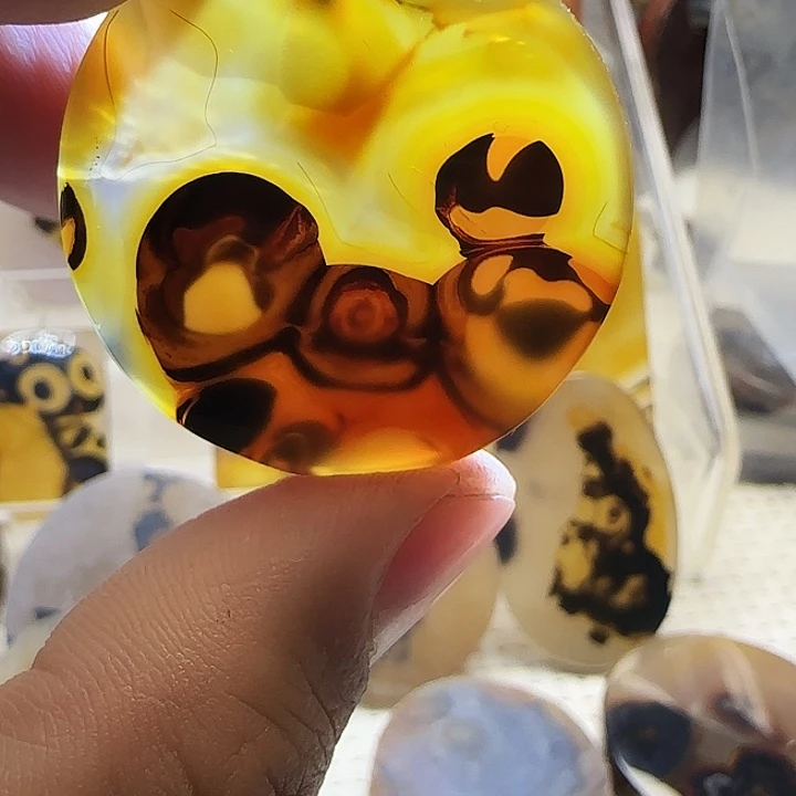 玛瑙/玉髓未镶嵌珠宝奇石