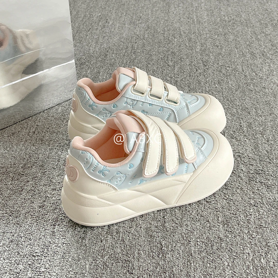 小众设计魔术贴面包鞋子女款秋季新款2025爆款休闲板鞋厚底小白鞋