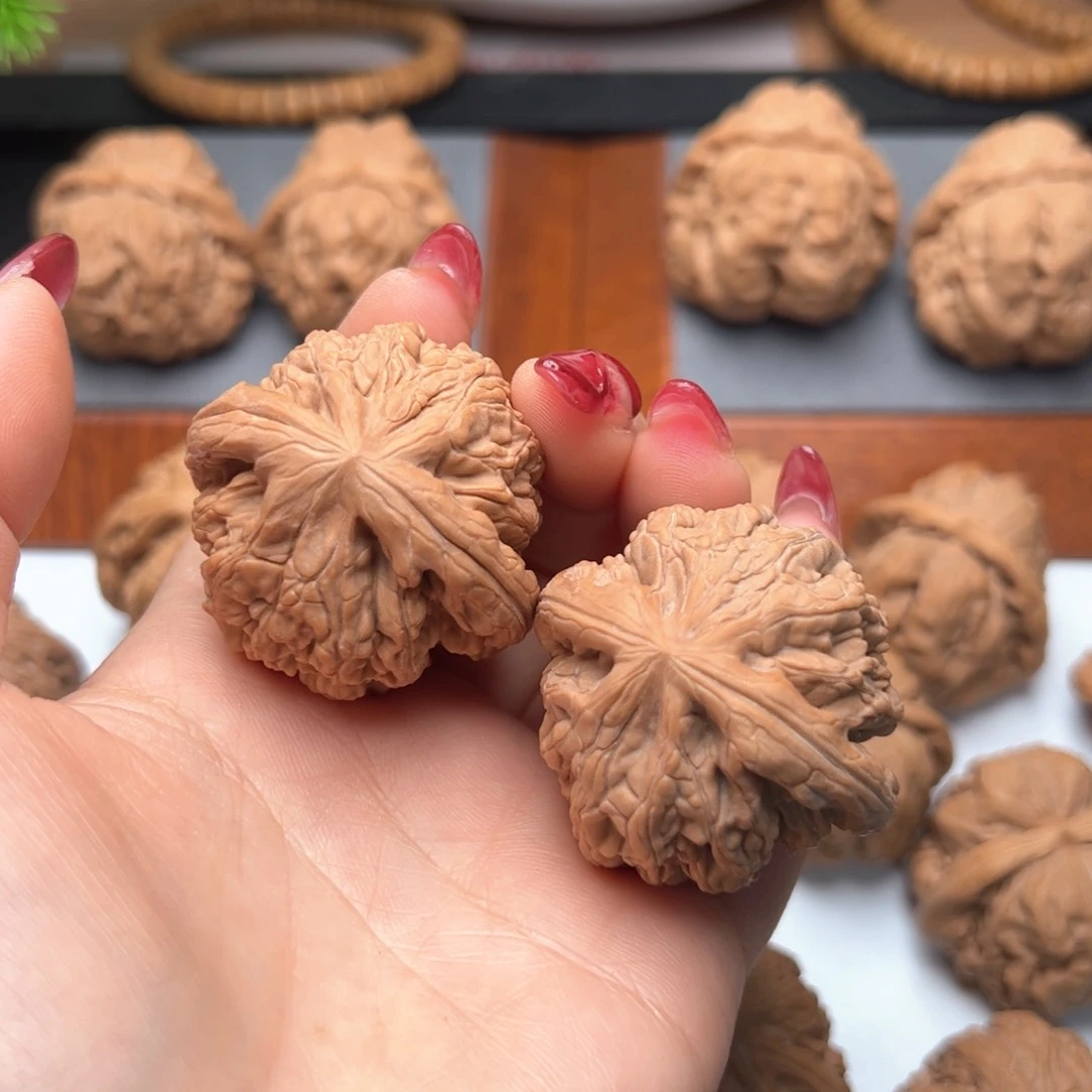 文玩核桃把件虎头王40