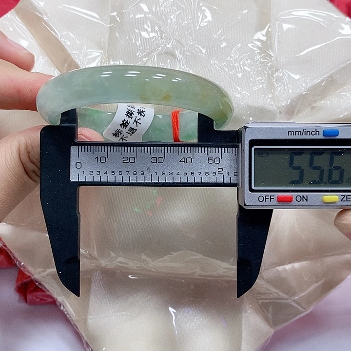 翡翠手镯未镶嵌9