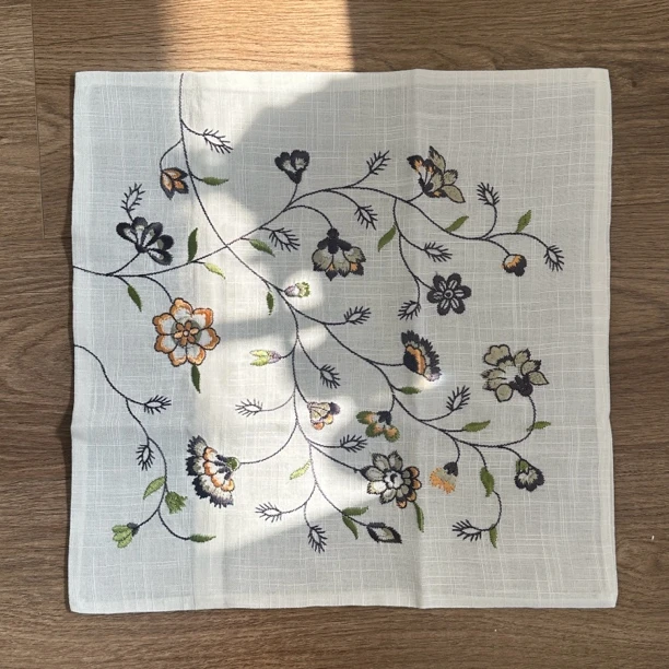 H1626 刺绣花朵抱枕套， 尺寸 45*45cm