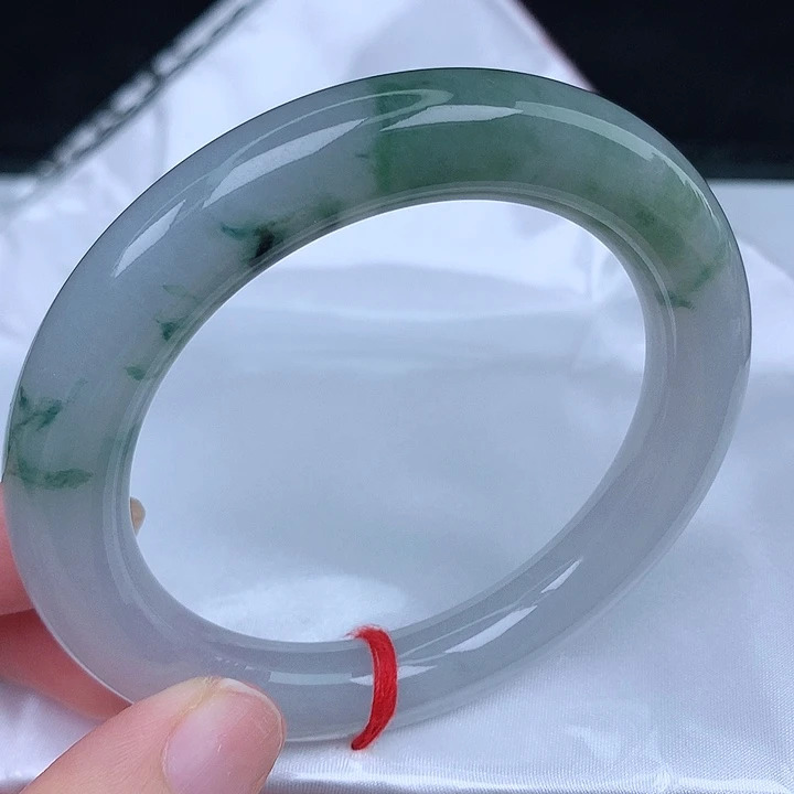 未镶嵌手镯（圆镯）翡翠天然