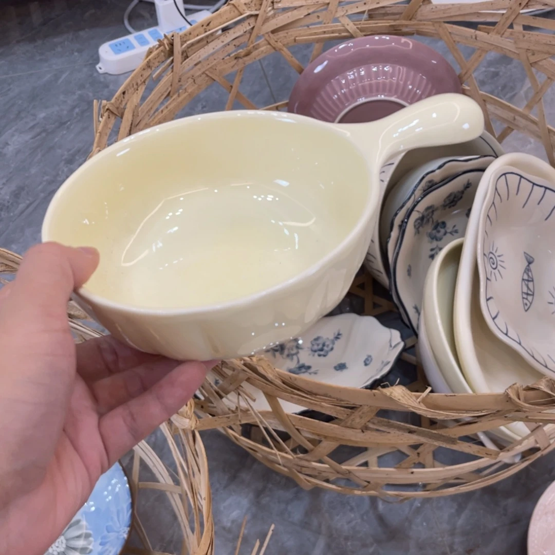 陶瓷微瑕餐具介意勿拍，满18飞！