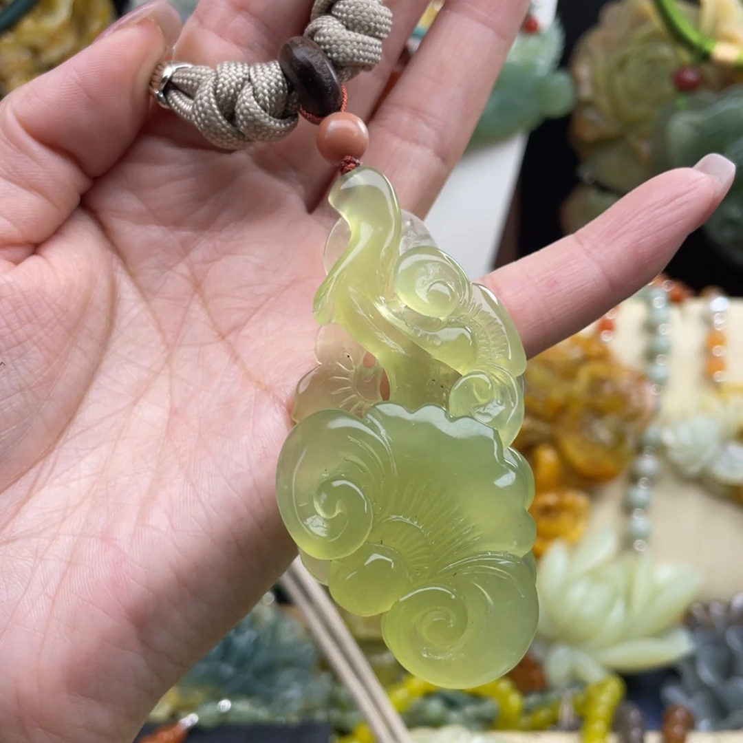 蛇纹石玉未镶嵌颈饰