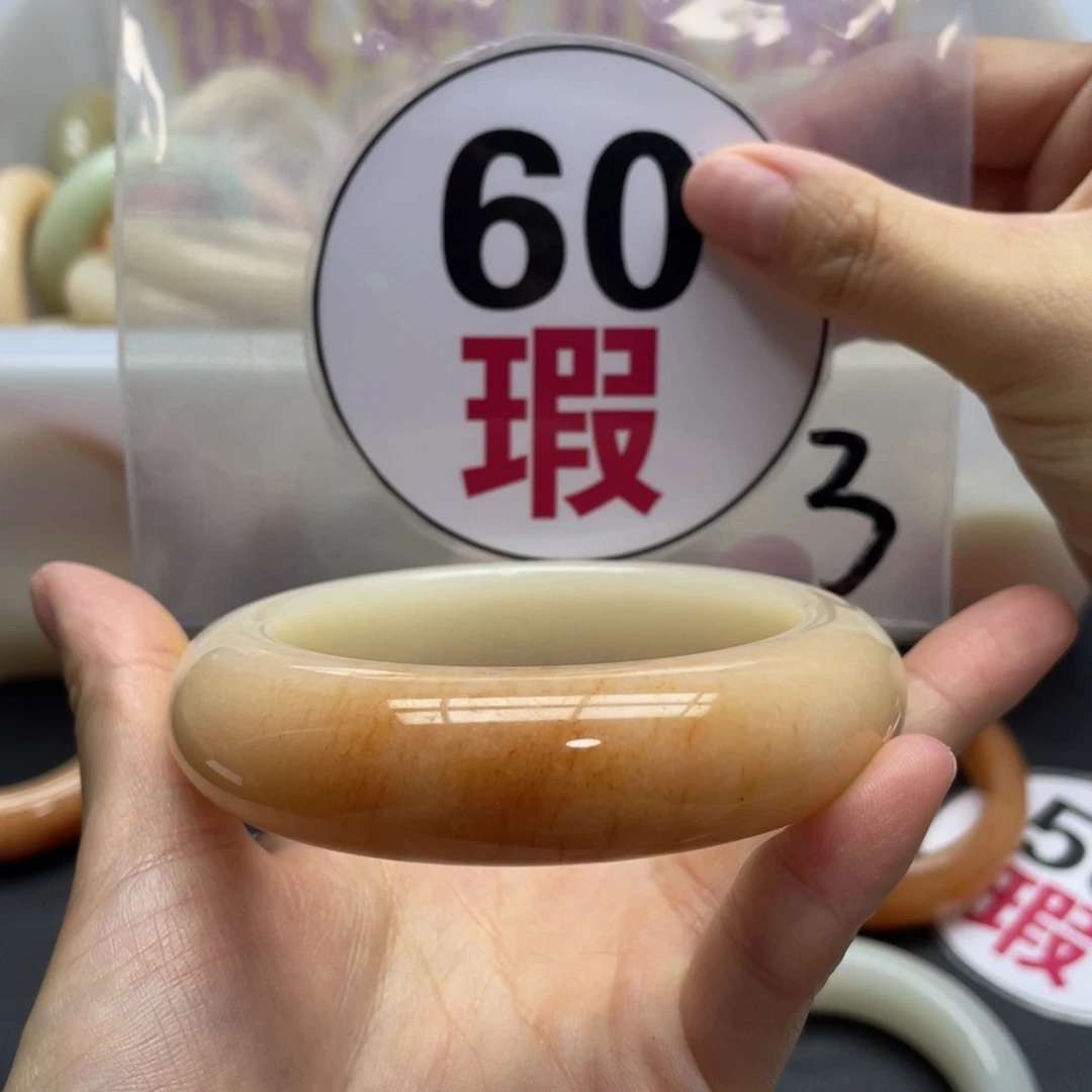 未镶嵌手镯石英质玉
