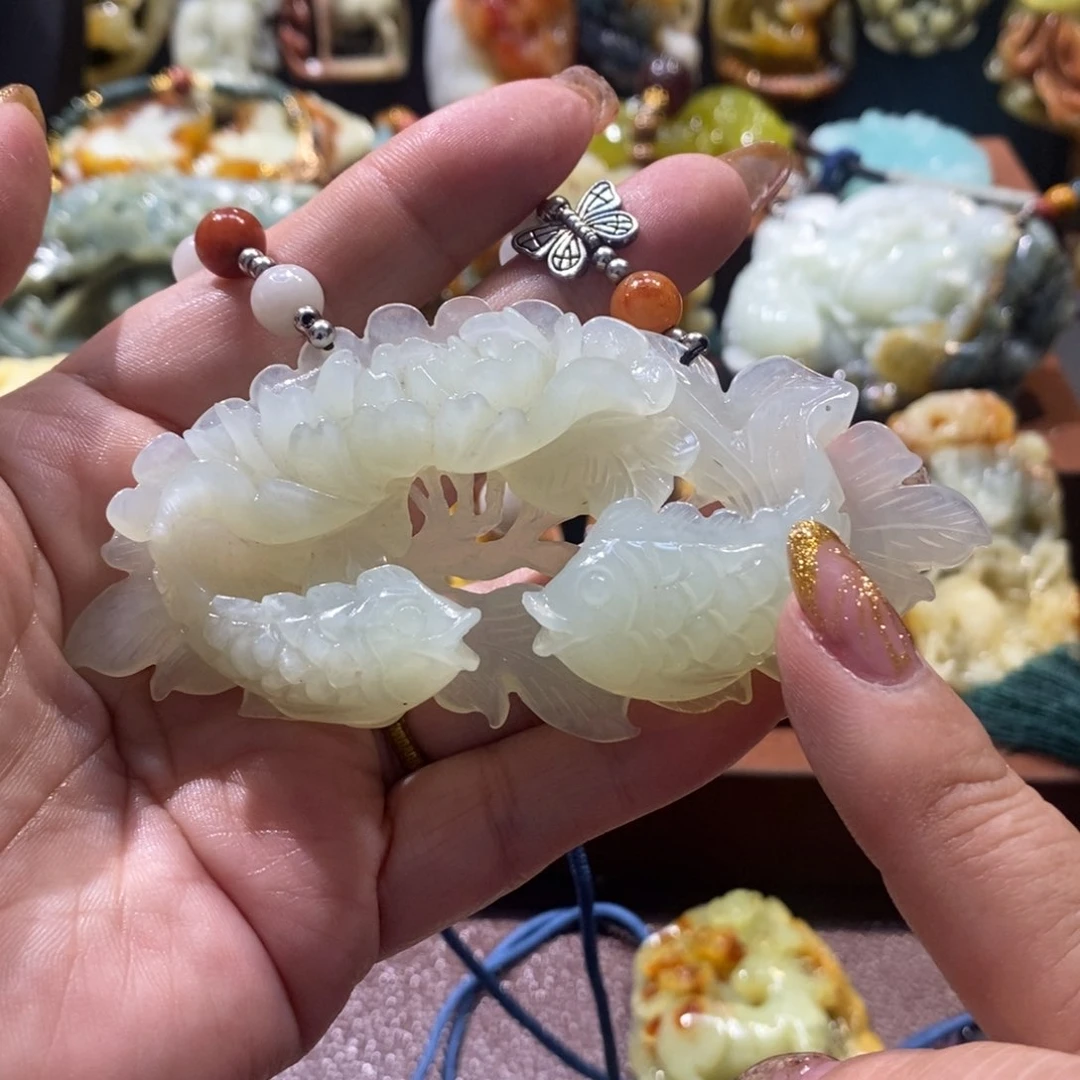 蛇纹石玉颈饰未镶嵌