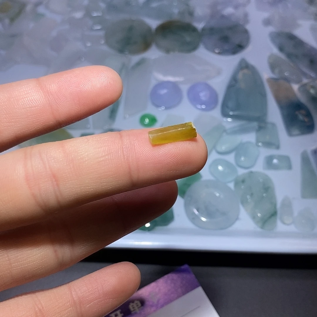 故***忆翡翠未镶嵌颈饰73333