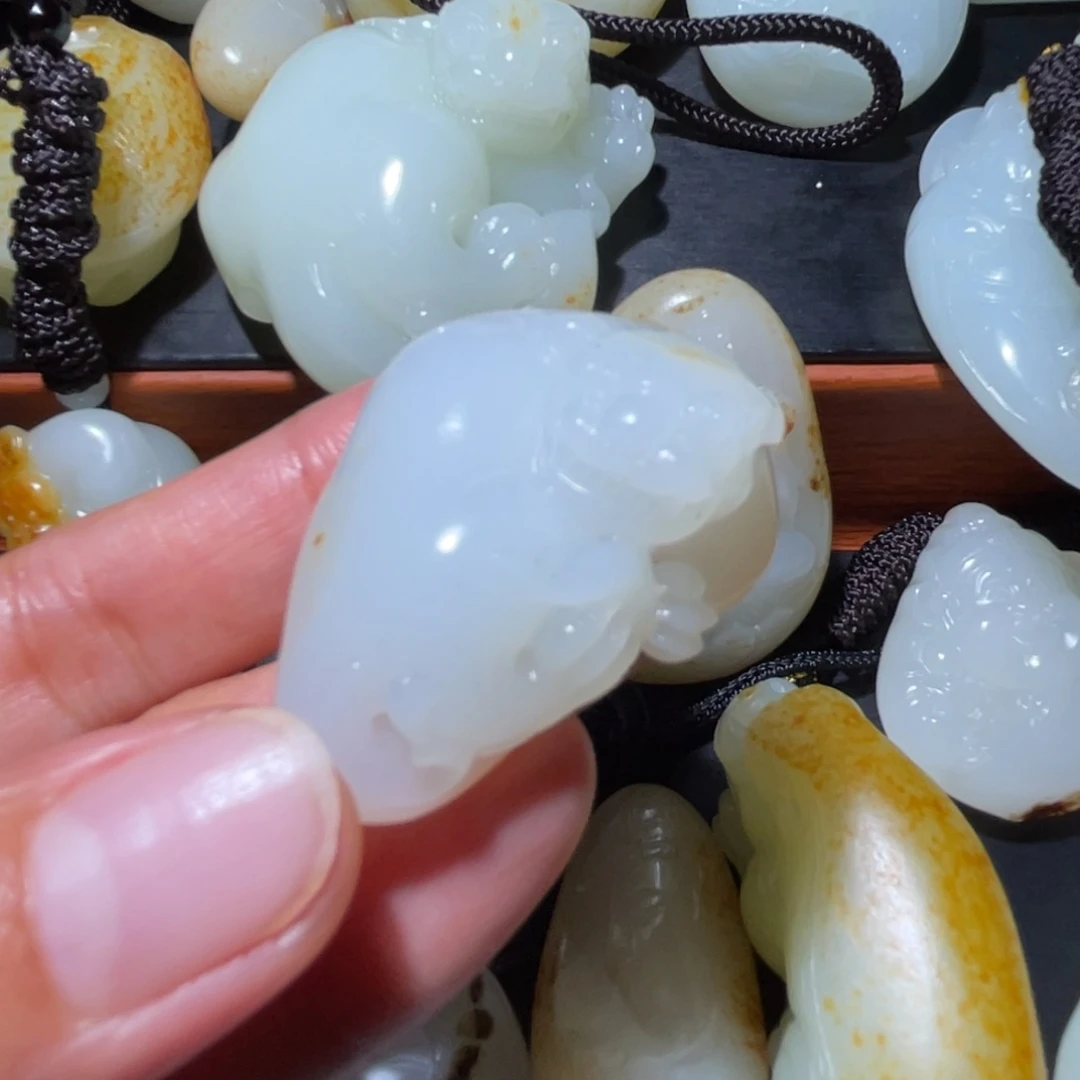 周***馆和田玉（糖玉）未镶嵌挂件