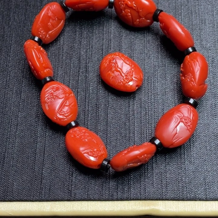 归***年南红玛瑙手串未镶嵌