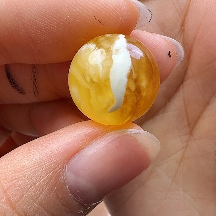蜜蜡未镶嵌珠宝奇石