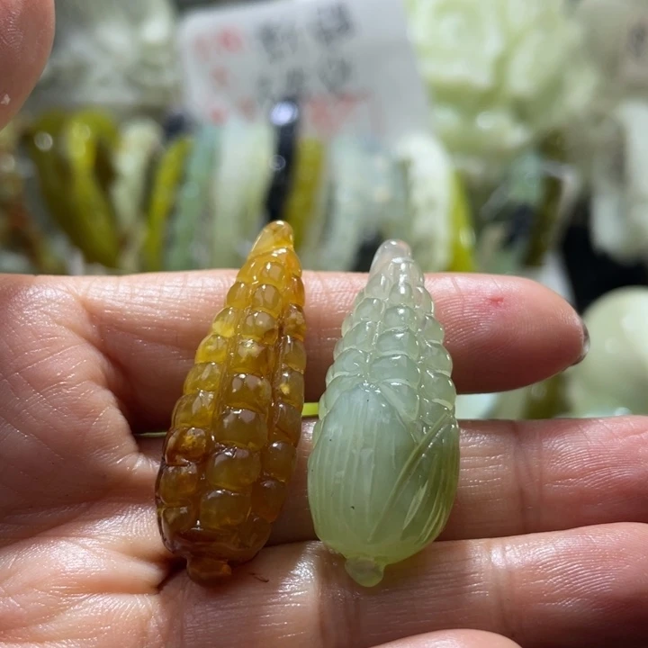 岫玉未镶嵌吊坠苞米