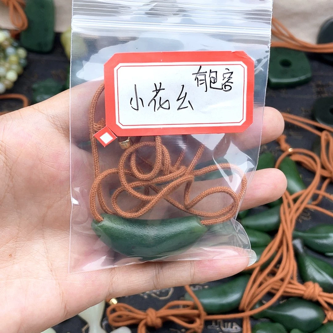 颈饰未镶嵌和田玉（糖玉）?****