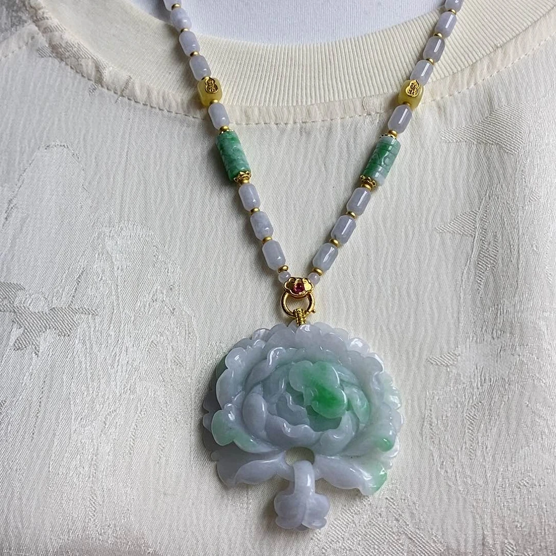 翡翠未镶嵌吊坠(赠链)