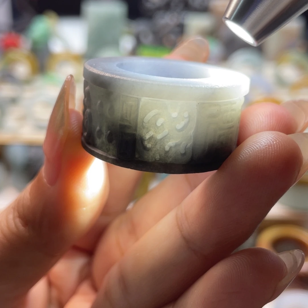 定制翡翠未镶嵌戒指