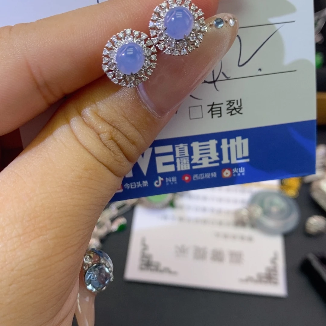 颈饰18K金镶嵌翡翠基地发货。假一赔三