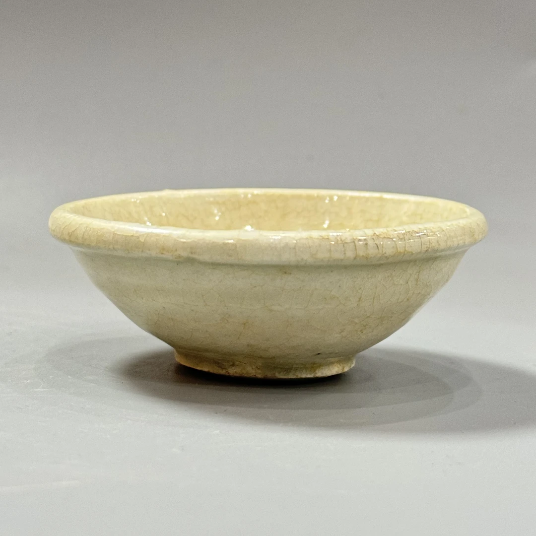 青白瓷 茶盏 梅花花钉装饰 口径8.8