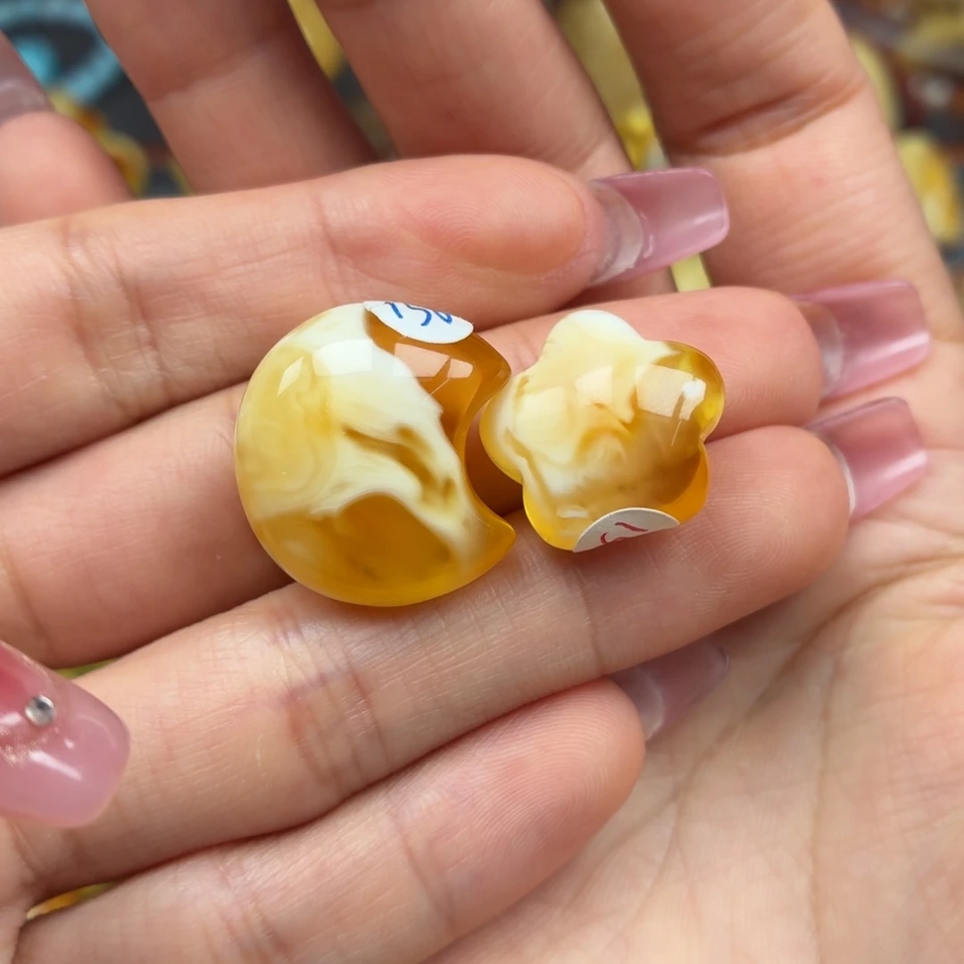 嗯***嗯未镶嵌琥珀裸石蜜蜡