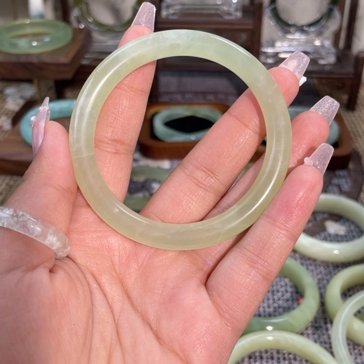 岫玉未镶嵌手镯手镯