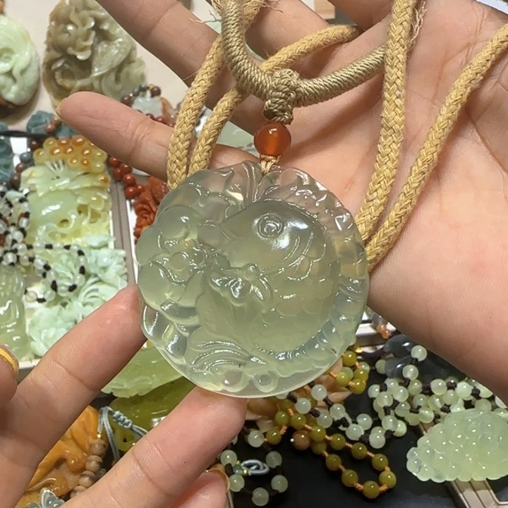 蛇纹石玉未镶嵌吊坠