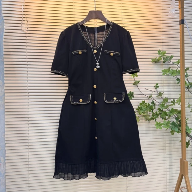 A字裙褶皱V领常规夏季大码连衣裙时尚显瘦连衣裙黑色亮线胖妹妹