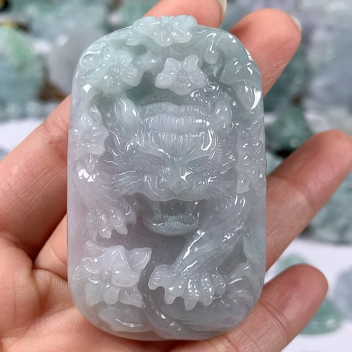 翡翠未镶嵌颈饰霸气侧漏虎虎生威卡厚11.8