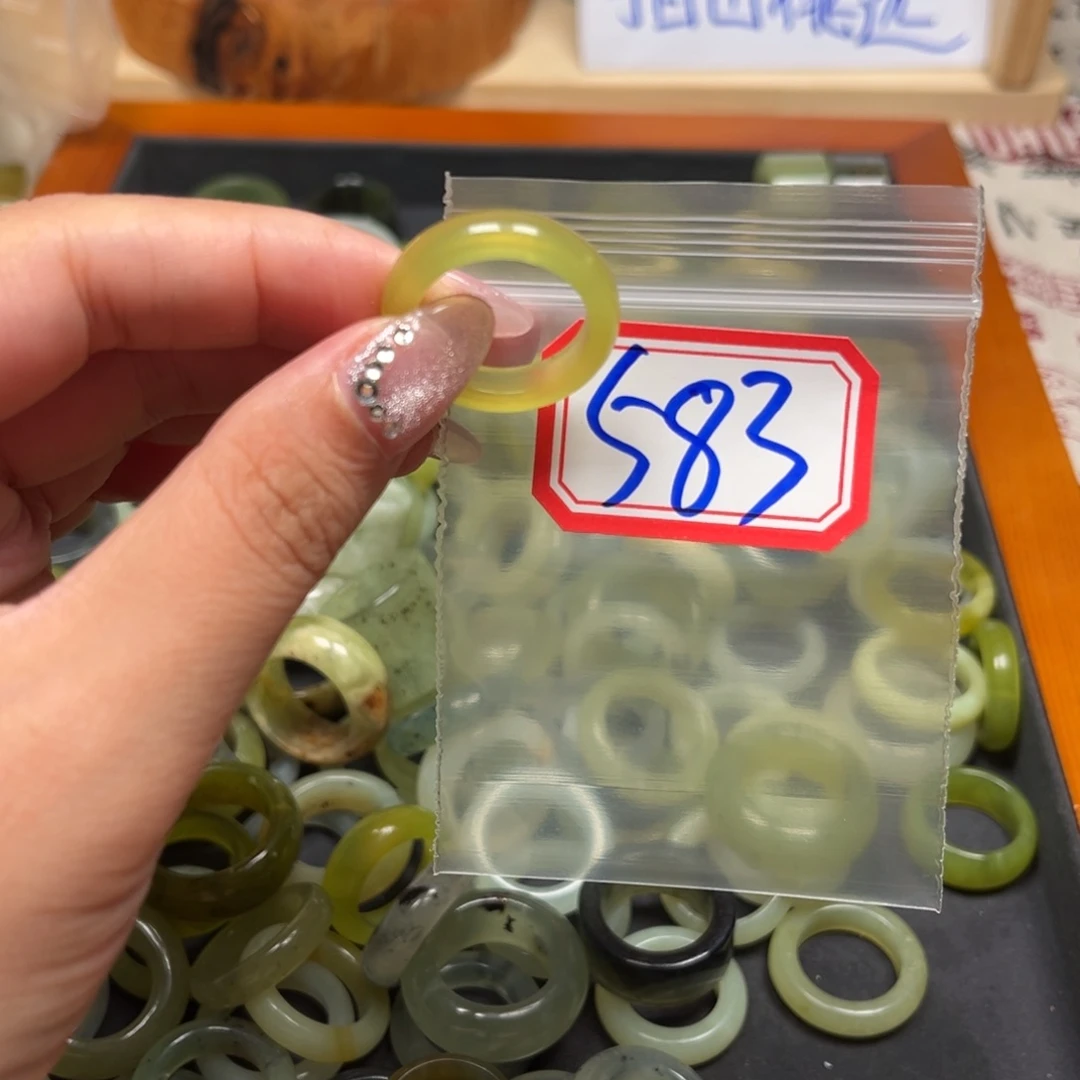 弯***强蛇纹石玉未镶嵌珠宝奇石