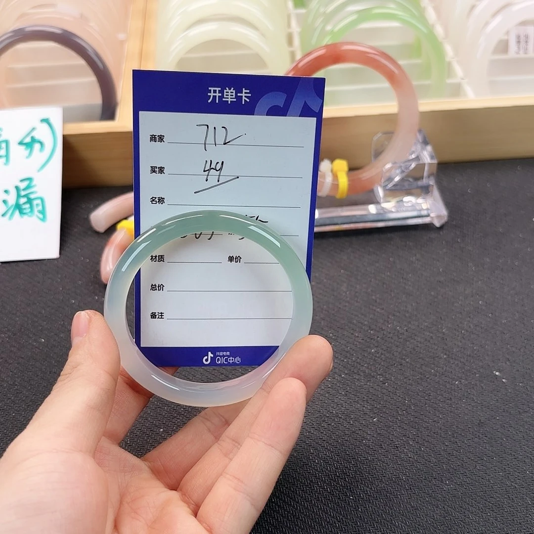 未镶嵌手镯石英质玉