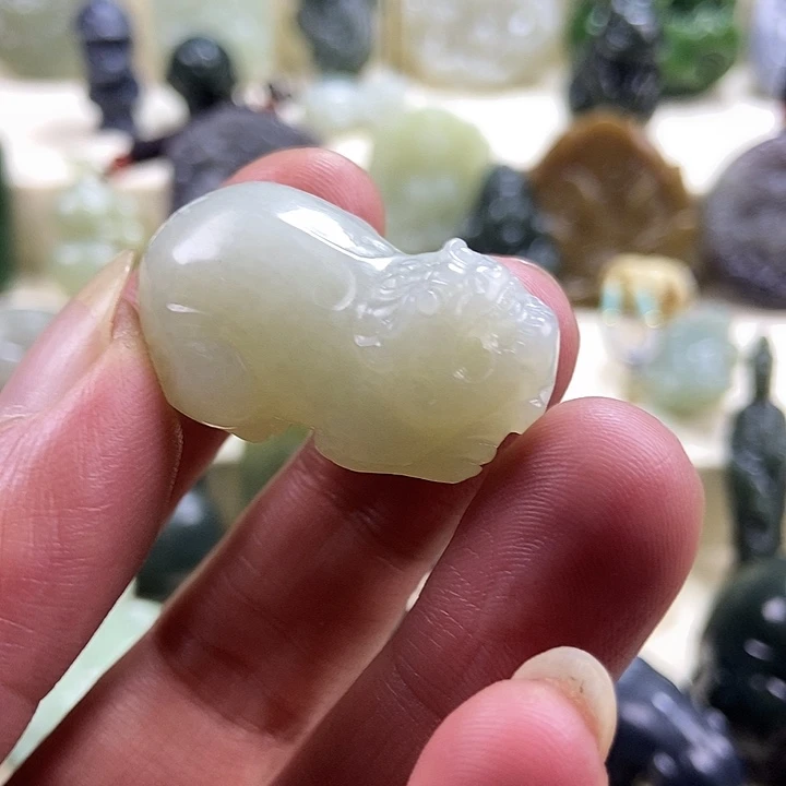 小***淦和田玉未镶嵌颈饰