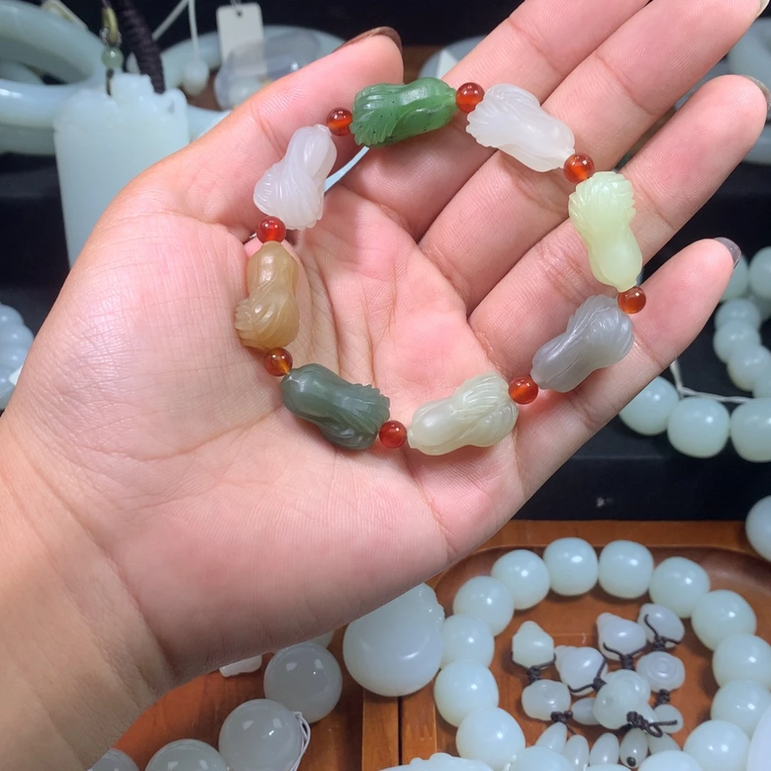 和田玉未镶嵌车挂