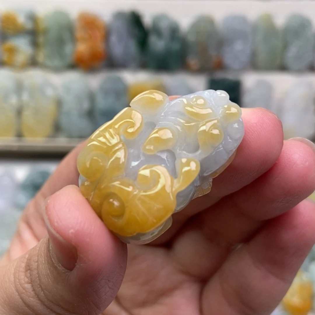 翡翠吊坠(赠链)未镶嵌