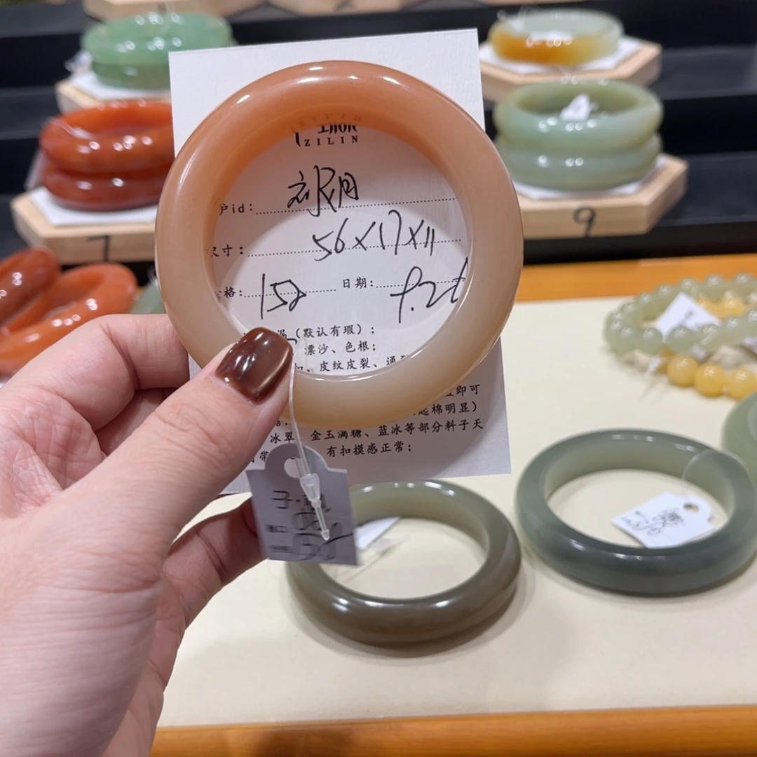 未镶嵌手镯石英质玉刘*
