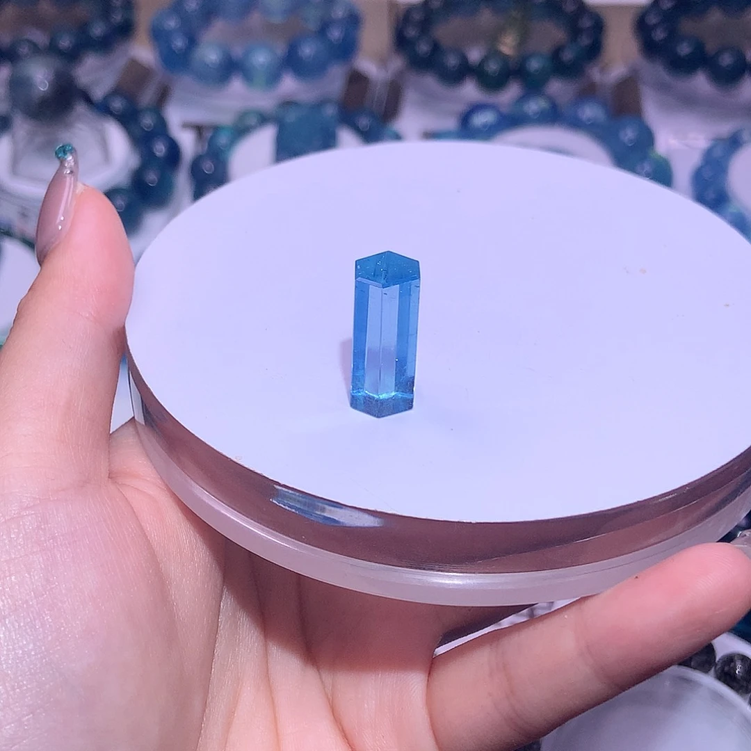 天然辰砂海蓝宝六边棱柱9*20.8mm（打孔不退不换）