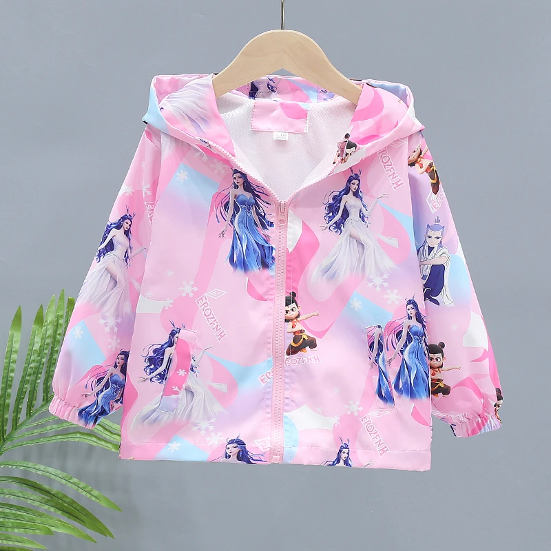 女童春季连帽外套春秋季2025新款洋气冲锋衣女宝宝韩版风衣儿童装