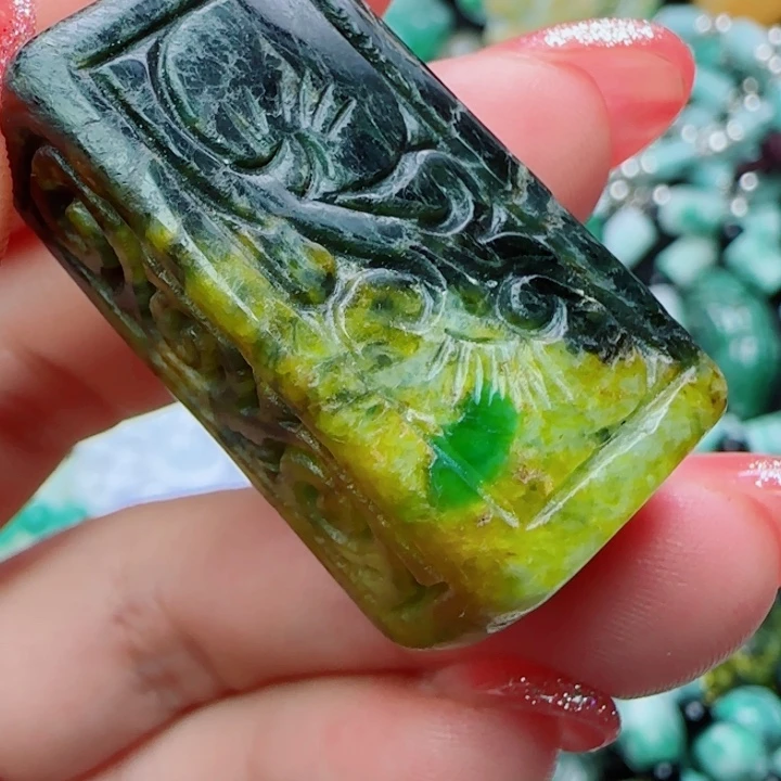 翡翠未镶嵌颈饰天然A货