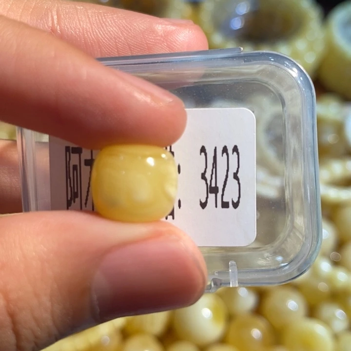 琥珀未镶嵌珠宝奇石3423