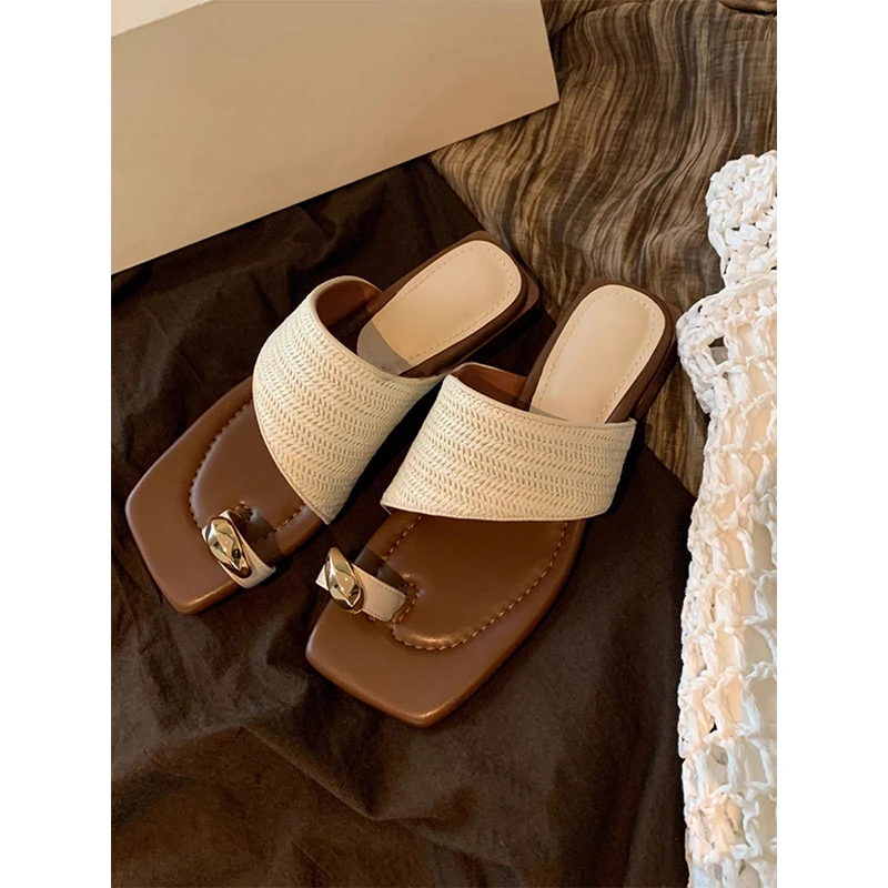 羊皮版~软皮粗跟度假风草编夹趾拖鞋女夏外穿2025新款法式凉拖鞋