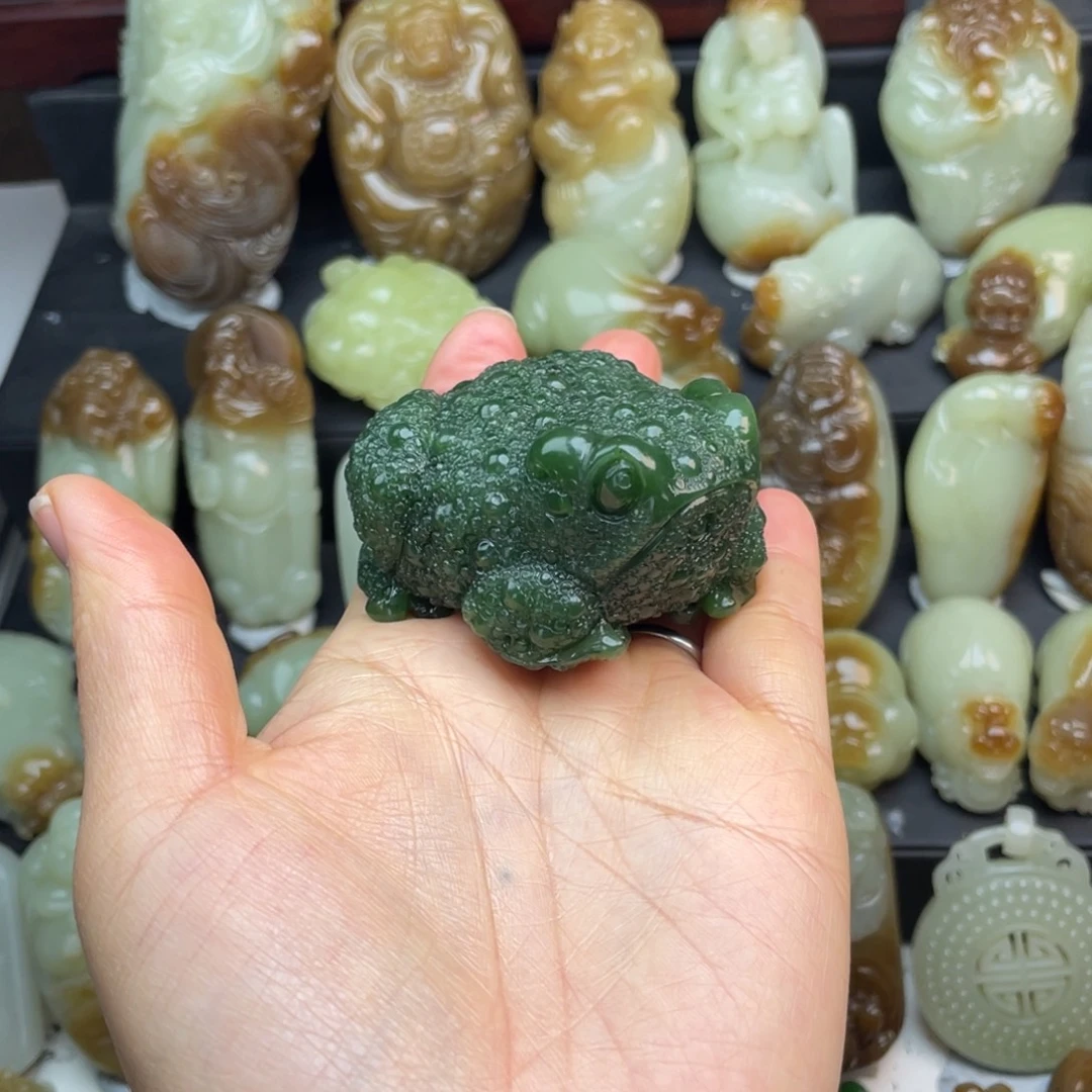 林***鹿和田玉未镶嵌颈饰