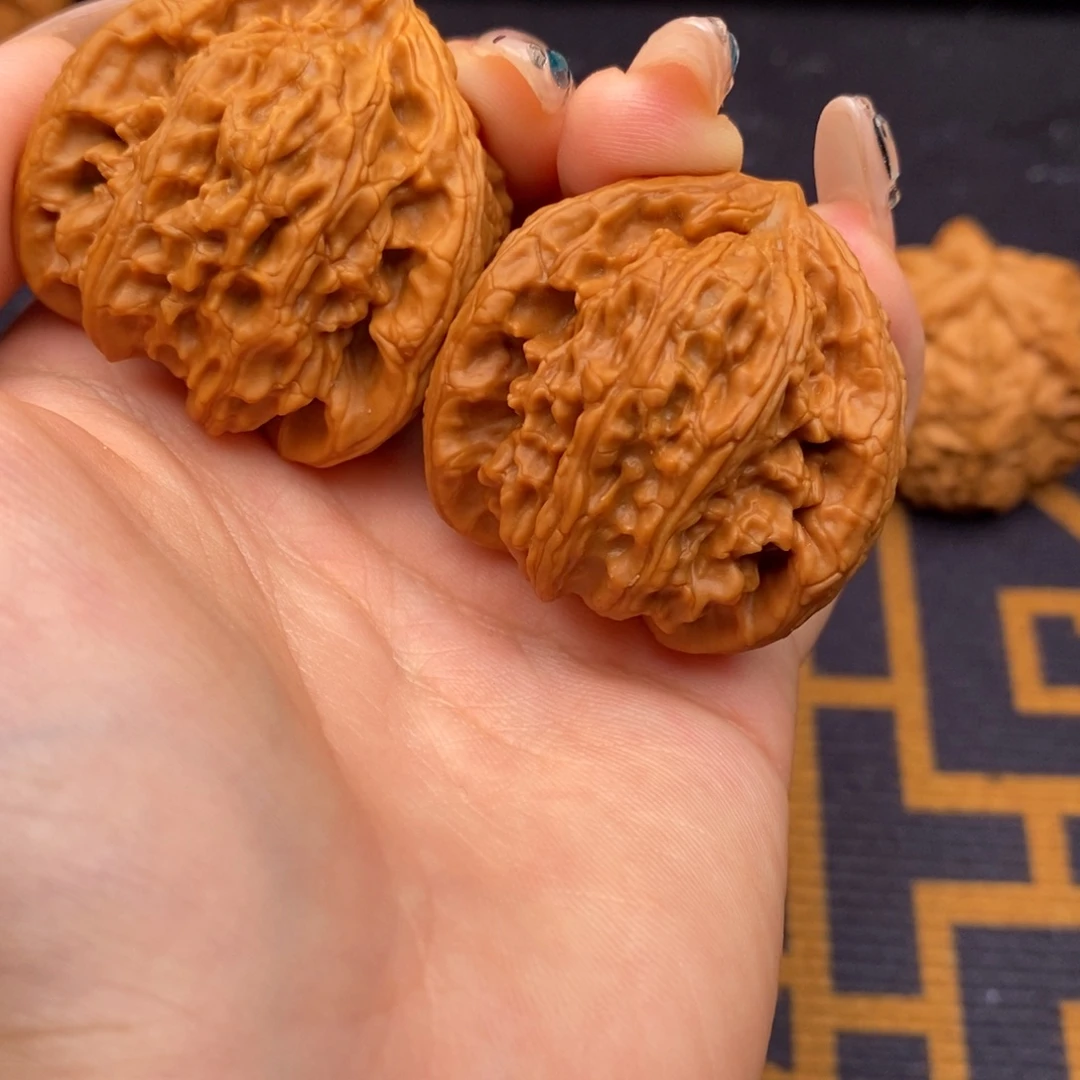 A***A文玩核桃吊坠白狮子