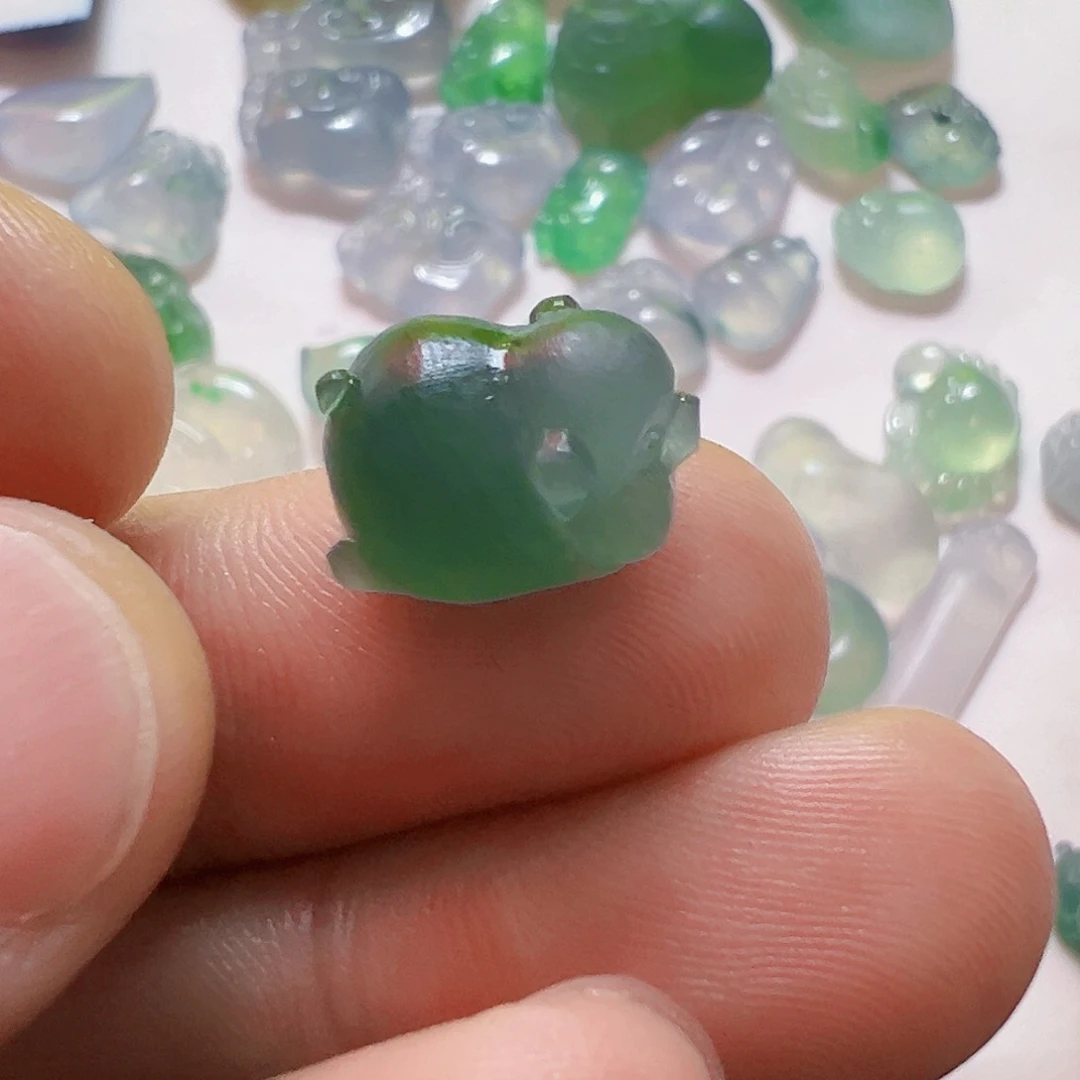 定制翡翠未镶嵌沧**朵猪