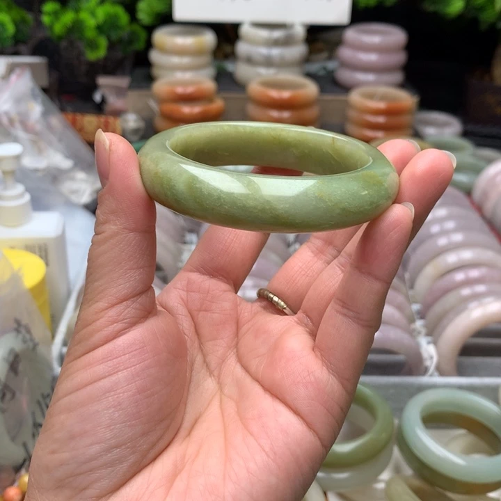 石英质玉（佘太翠）未镶嵌手镯56