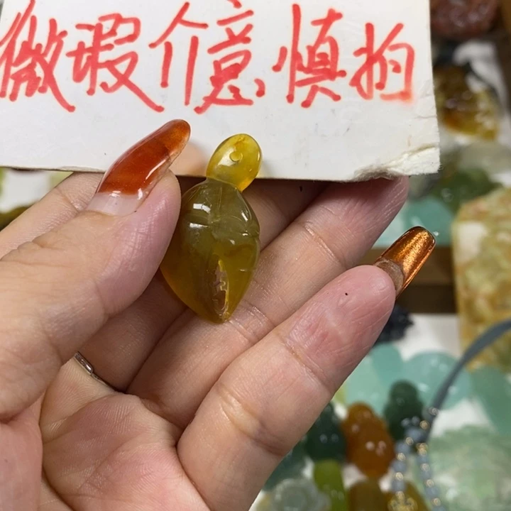 未镶嵌蛇纹石玉吊坠