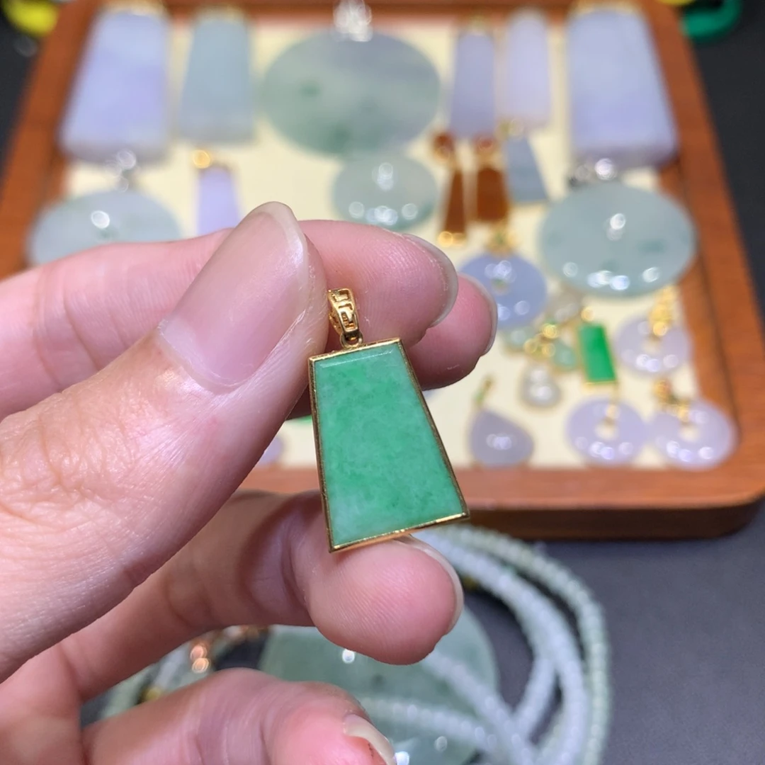 吊坠(不含链)18K金镶嵌翡翠