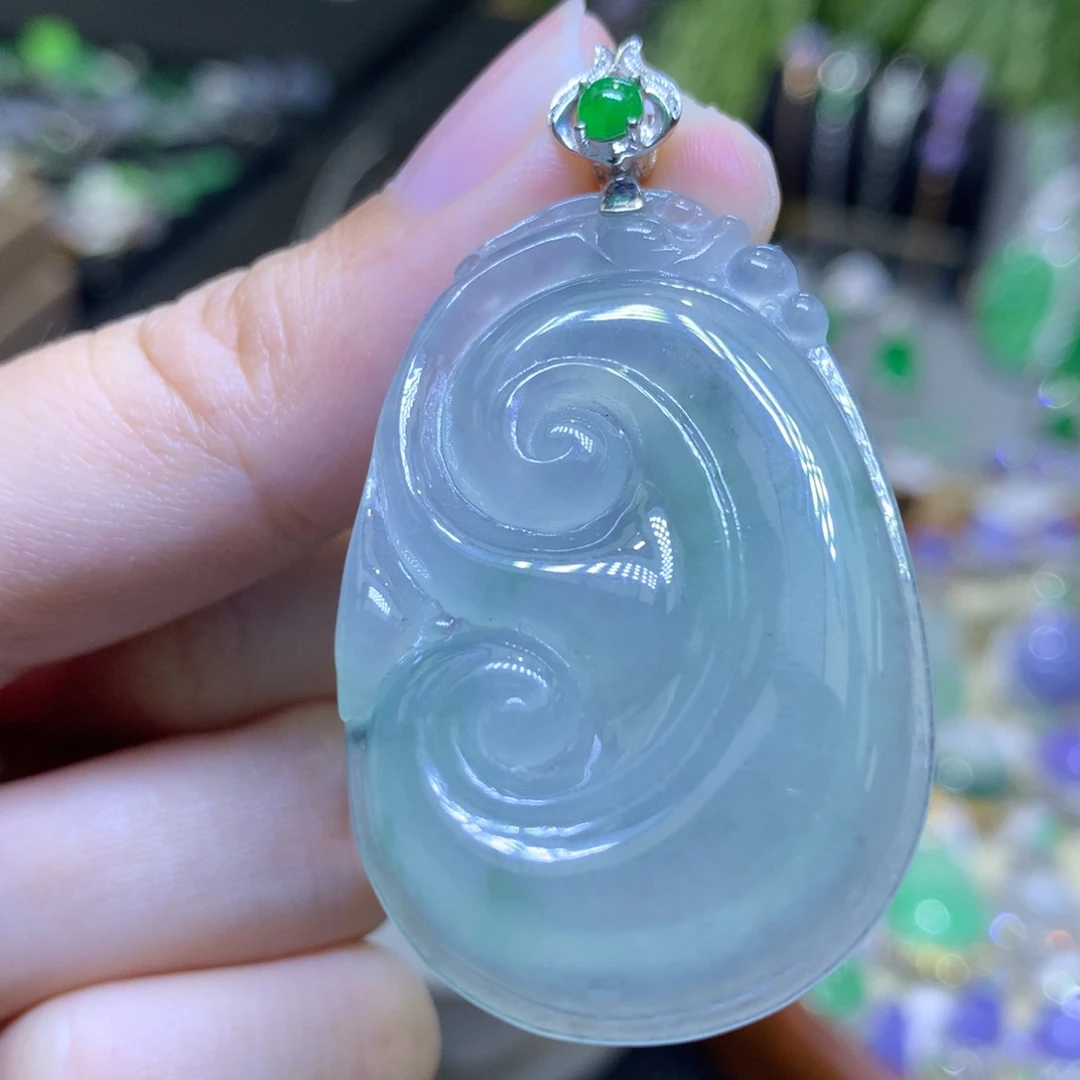 颈饰18K金镶嵌翡翠